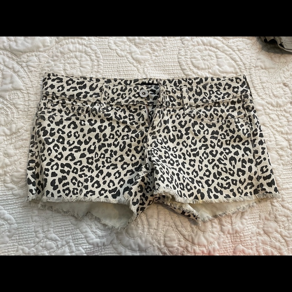 Guess Mid-rise Cut-off style Shorts Size 31